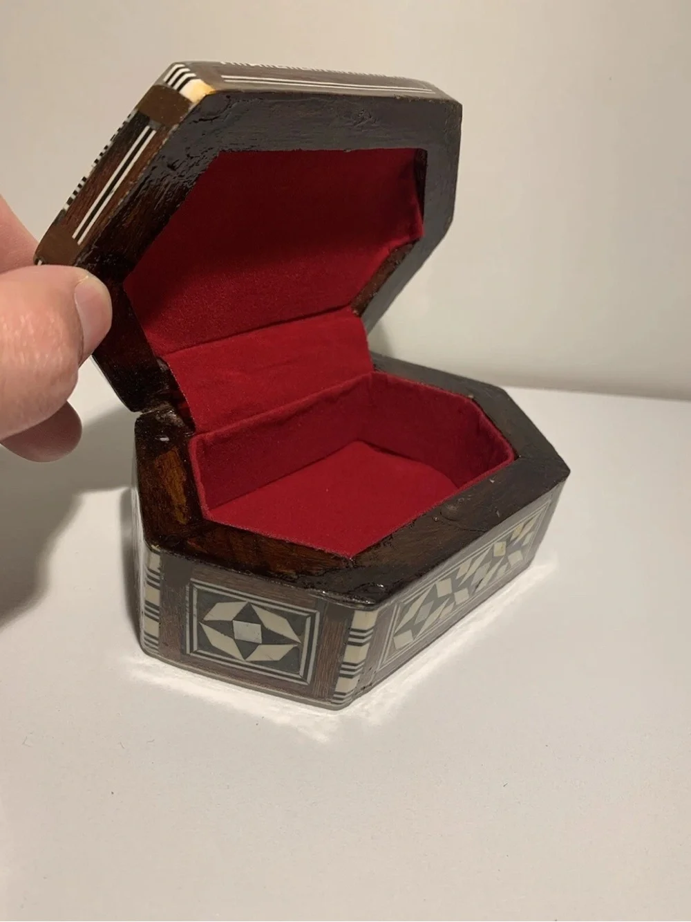 Inlaid Mother of Pearl Hexagonal Trinket Box - Black & Cream Pattern